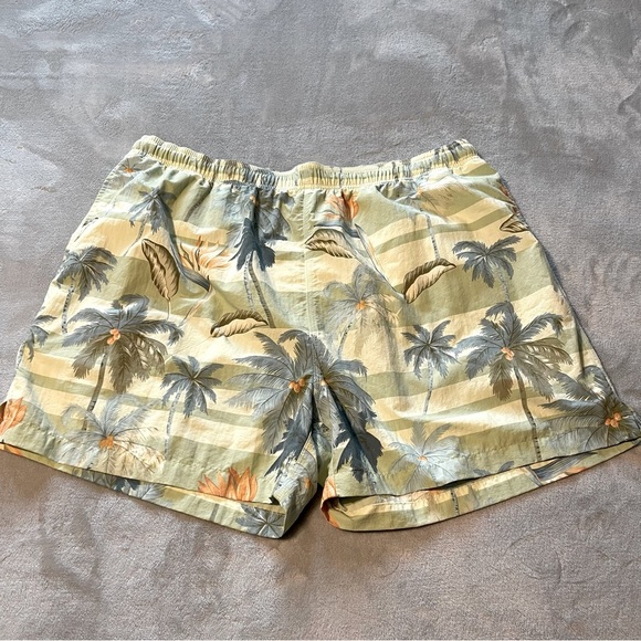 Tommy Bahama MENS swim shorts, size XL - Picture 3 of 9